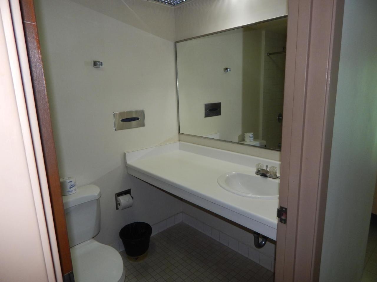 Esa Bay View Hotel Colonia ภายนอก รูปภาพ